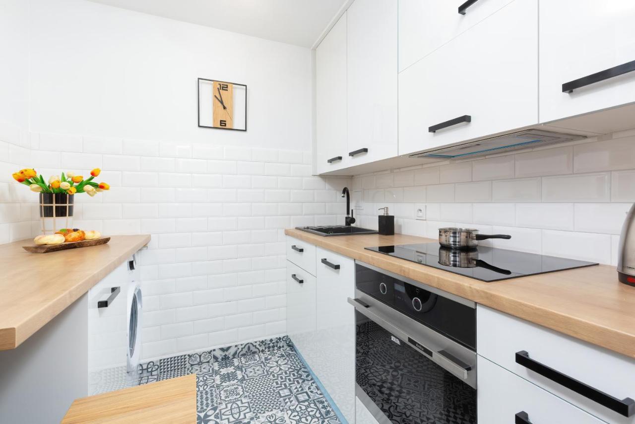 Metro Marymont Apartment By Noclegi Renters Varsovia Exterior foto
